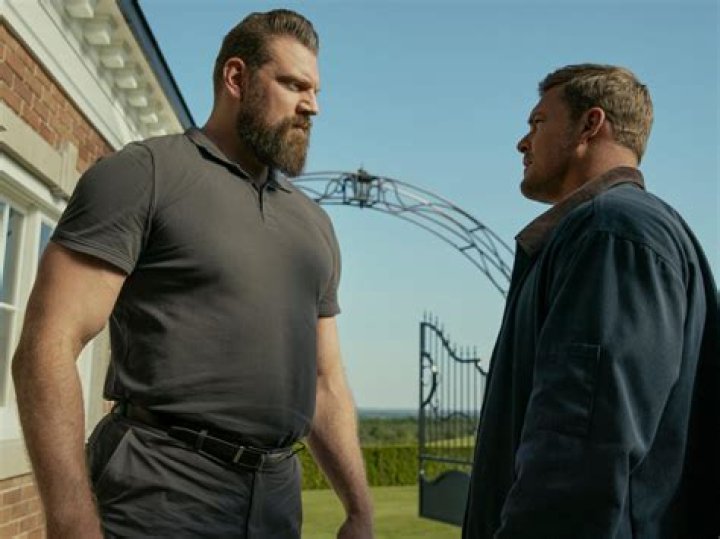 How tall is Alan Davies